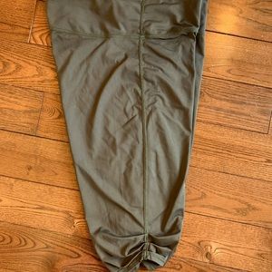 Lululemon cropped pants shorts